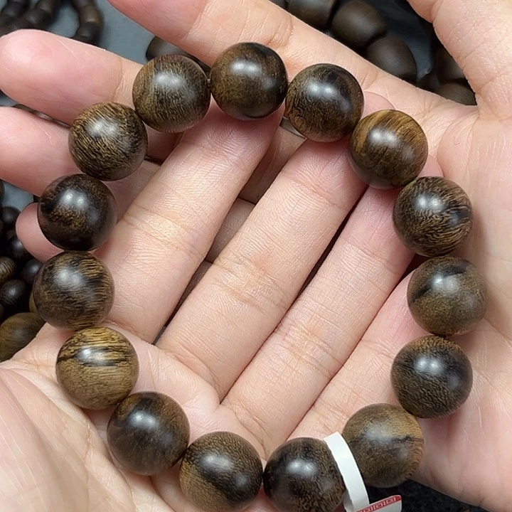 沉香手串白棋虎皮留疤1.4