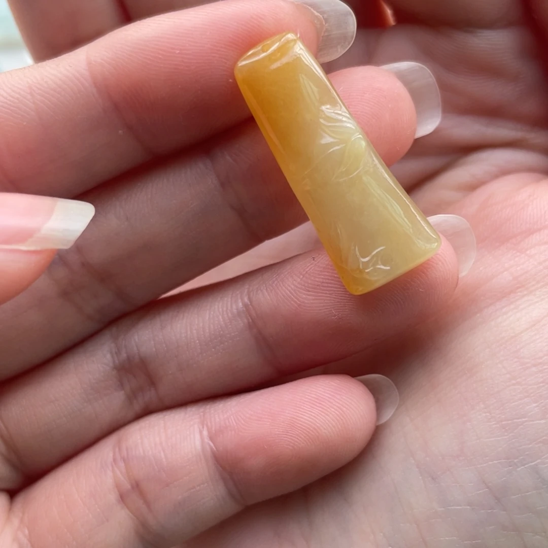 翡翠未镶嵌颈饰奶**酥竹节