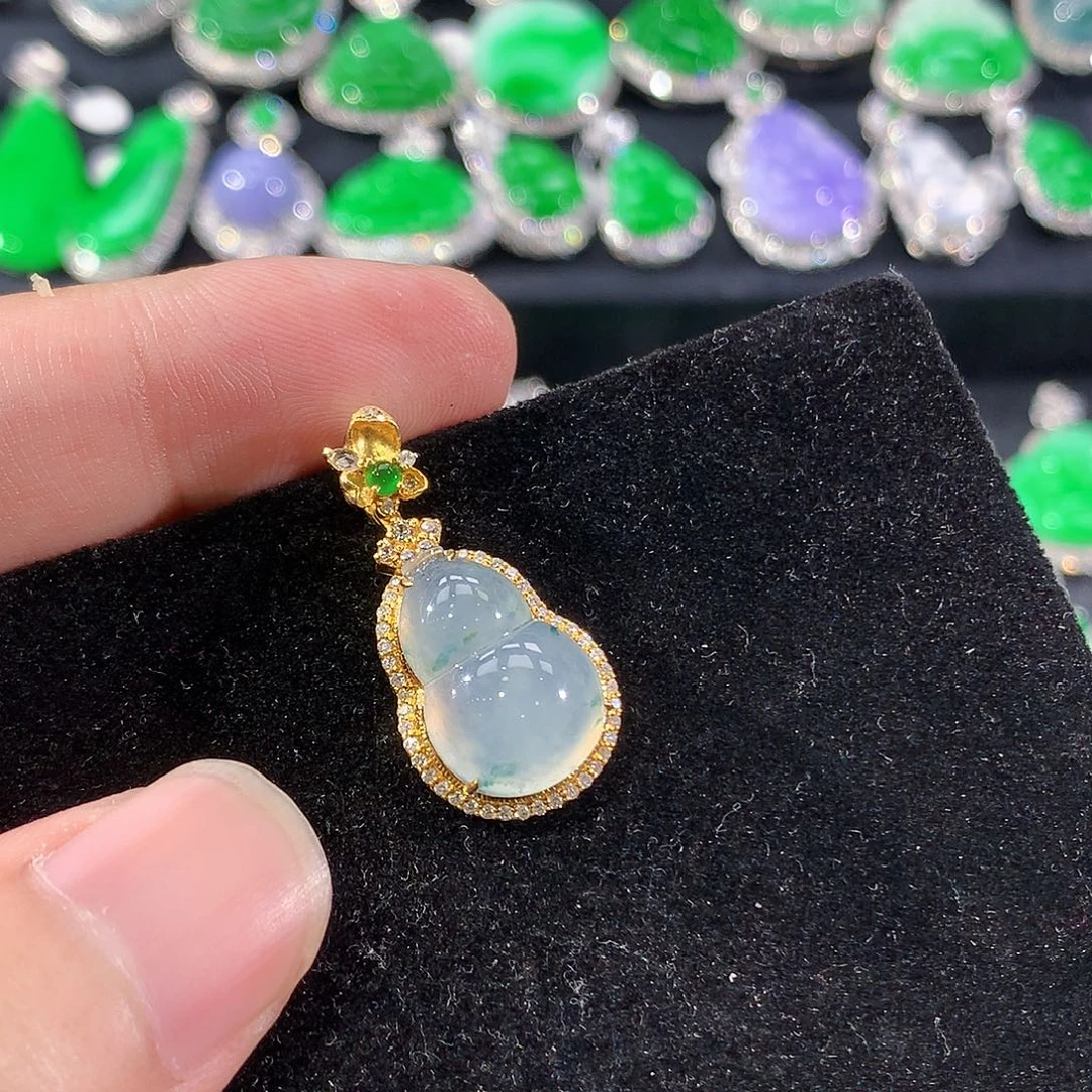 翡翠18K金镶嵌颈饰