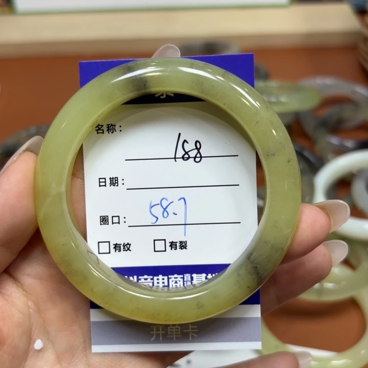 未镶嵌岫玉手镯天然