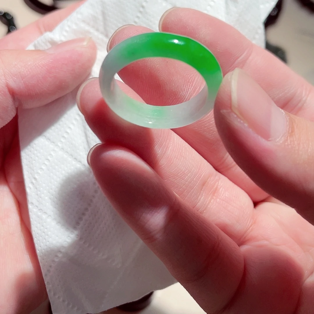 翡翠未镶嵌颈饰先鉴后发一物一证