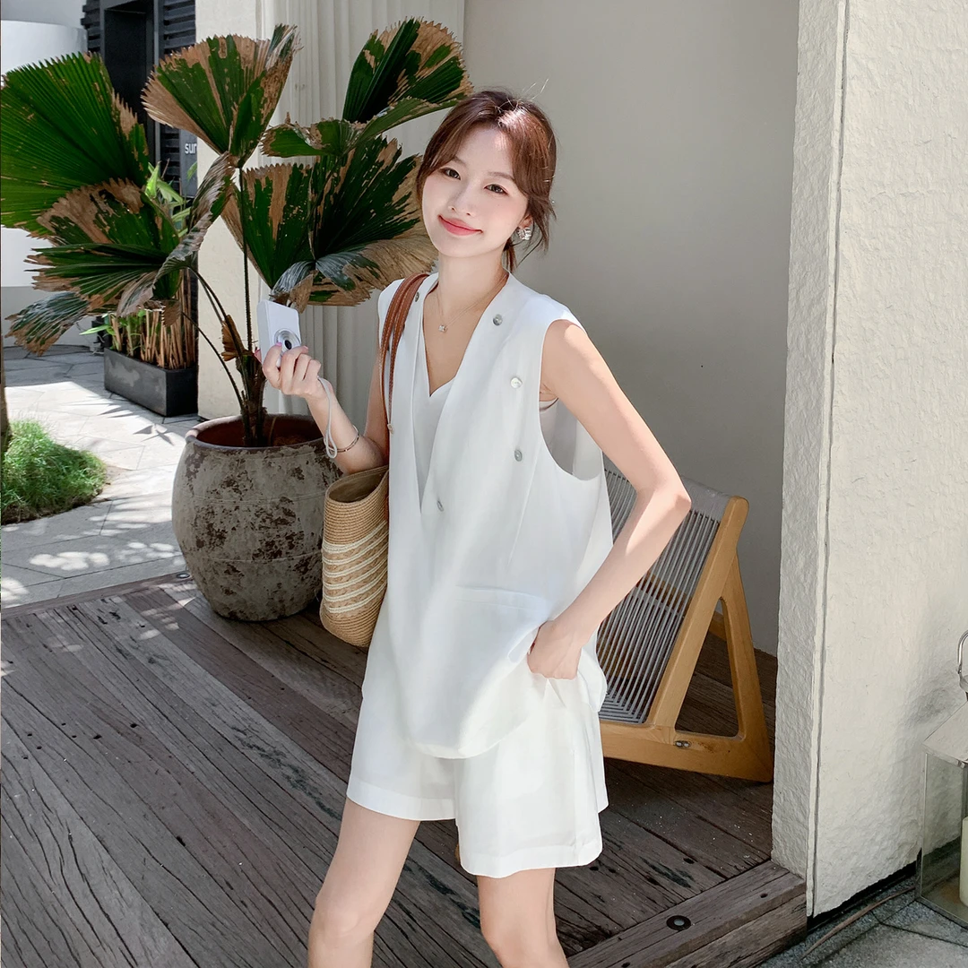 小众穿搭设计套装土纯风衣服女装2025新款亮片V领背心短裤两件套