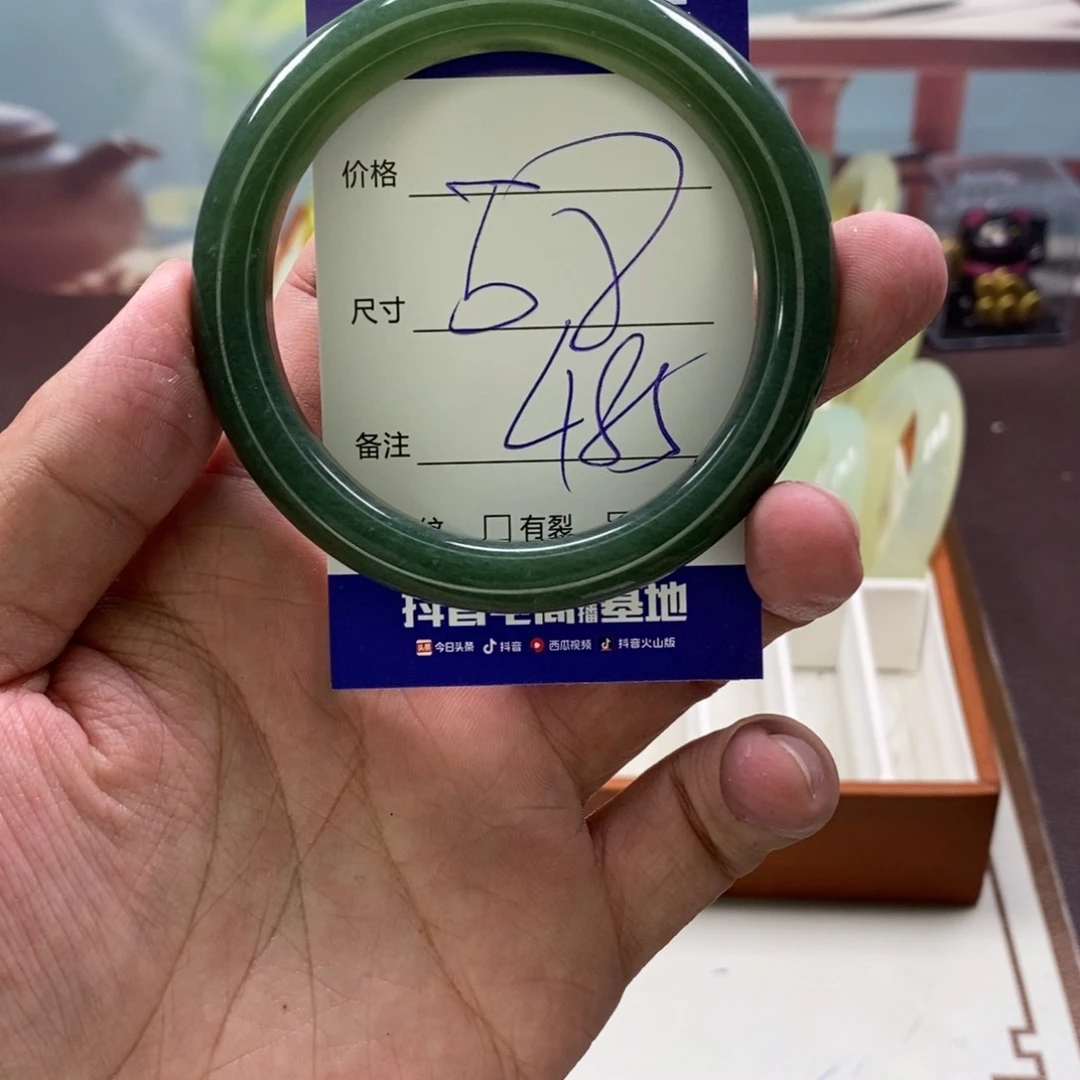 蛇纹石玉手镯未镶嵌