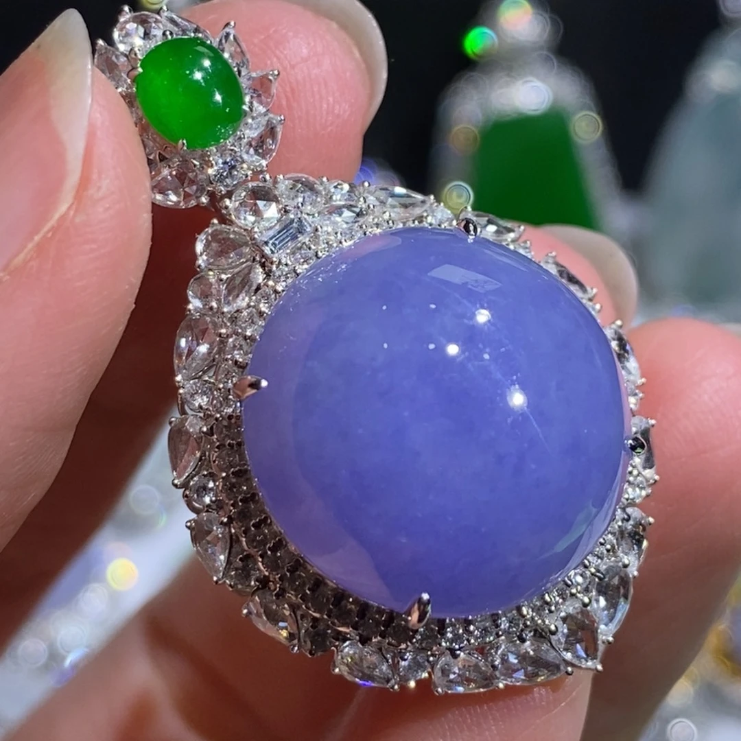 翡翠18K金镶嵌颈饰蛋面