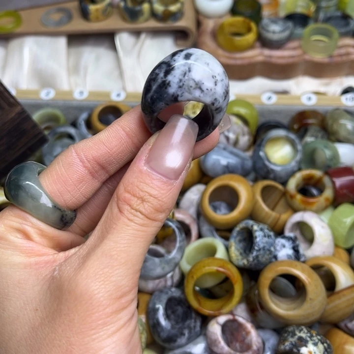 蛇纹石玉未镶嵌戒指