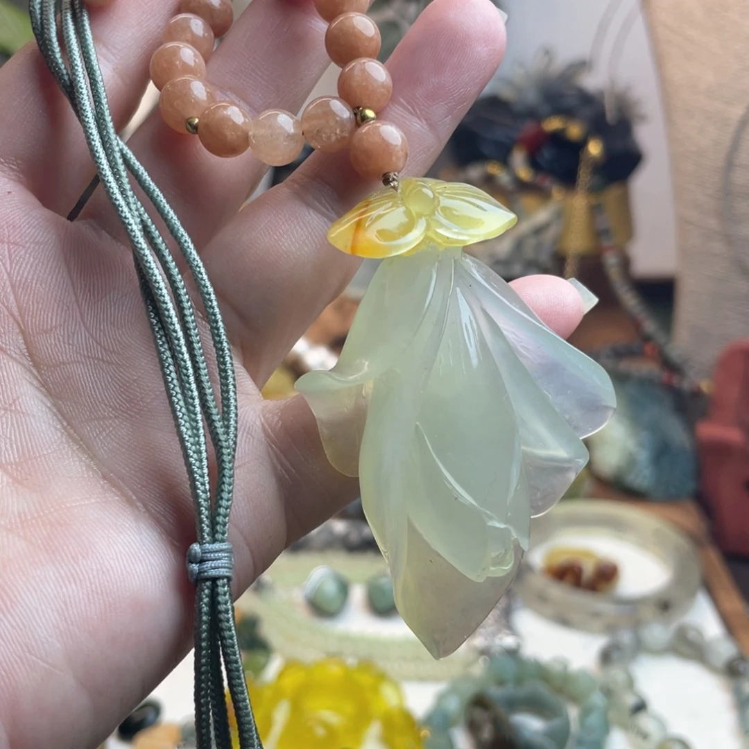 未镶嵌蛇纹石玉吊坠