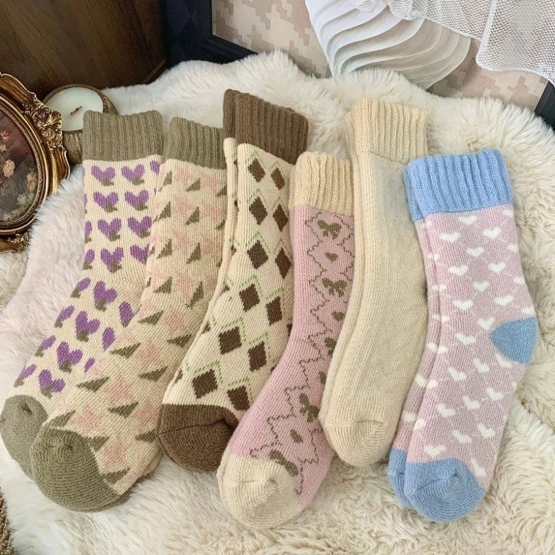 秋季新款加厚防寒毛绒袜袜子冬季纯色毛圈爱心保暖袜超厚中筒袜LW