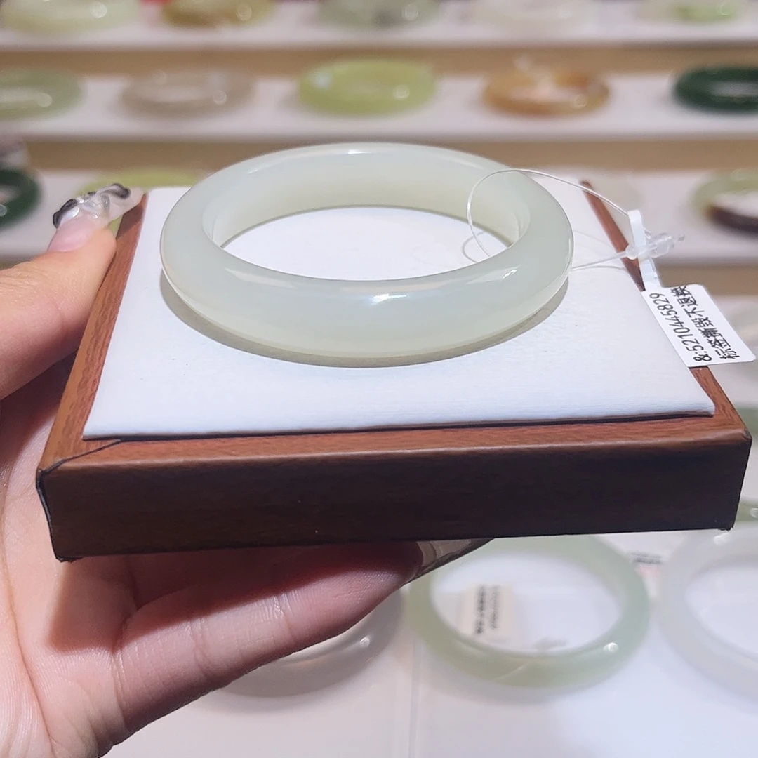 和田玉未镶嵌手镯晴白