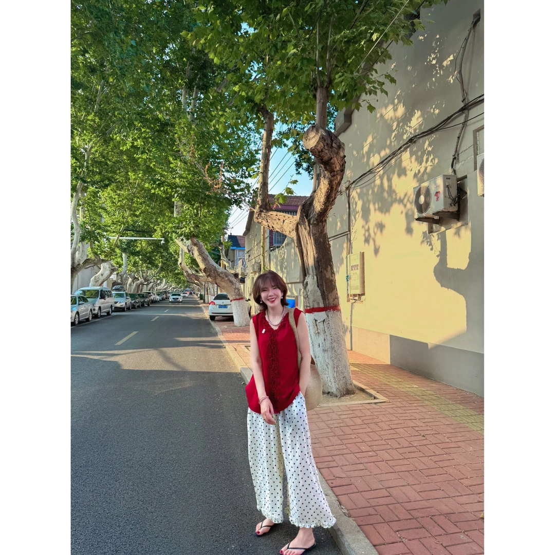 木子静−【奶油草莓】复古设计感木耳边V领棉绸无袖上衣