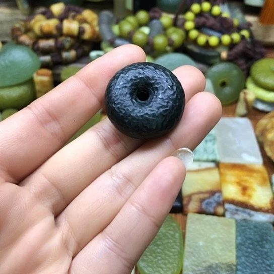 岫玉未镶嵌颈饰岫