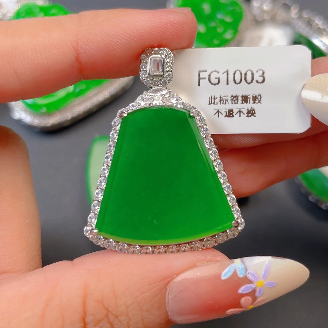 【闪购商品】颈饰银S925镶嵌翡翠雪**翡翠