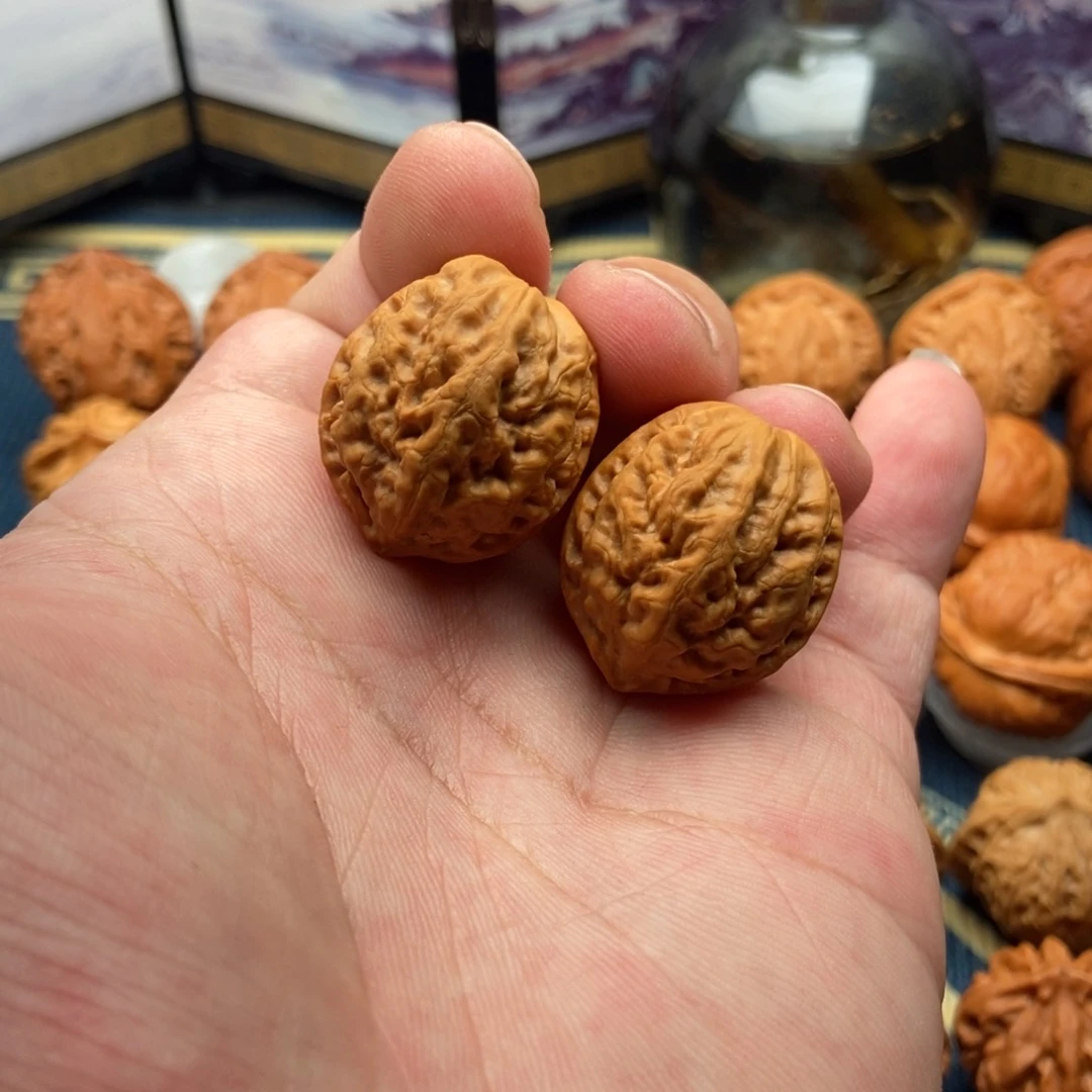 文玩核桃把件麒麟粗筋