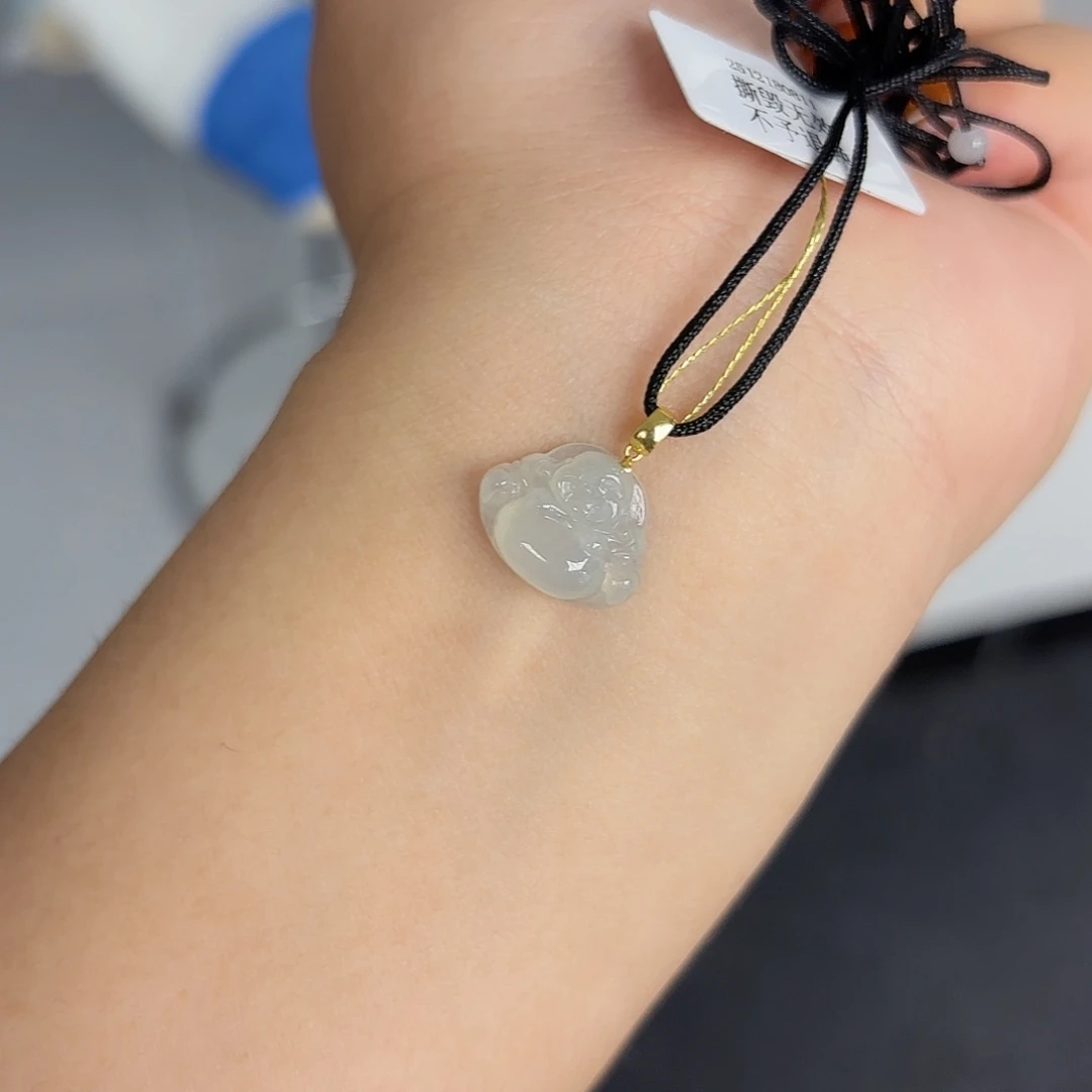 翡翠18K金镶嵌颈饰佛公