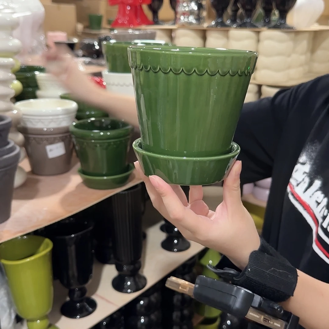 a4绿色带托花盆花盆花盆