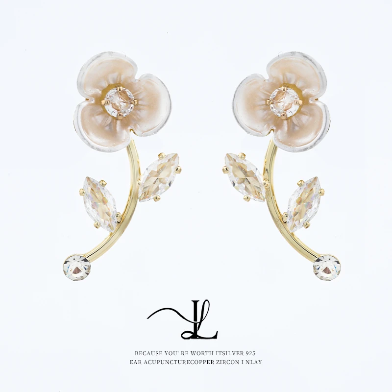 铜合金合成锆石耳饰 LL Jewelry & 极简风三瓣花锆石耳钉