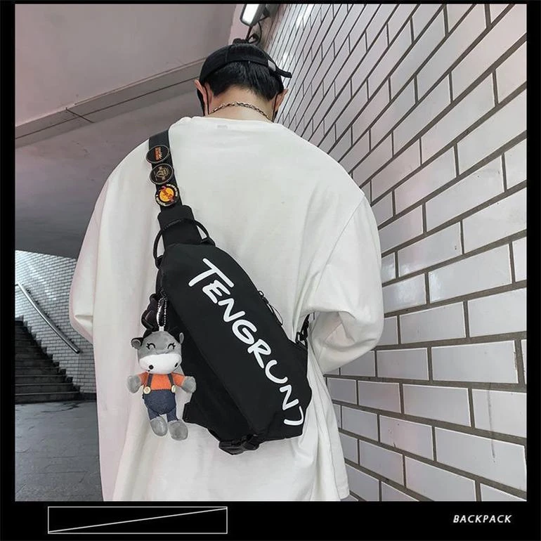 潮牌斜挎包男女通用ins运动腰包休闲时尚百搭单肩包个性小跨包胸