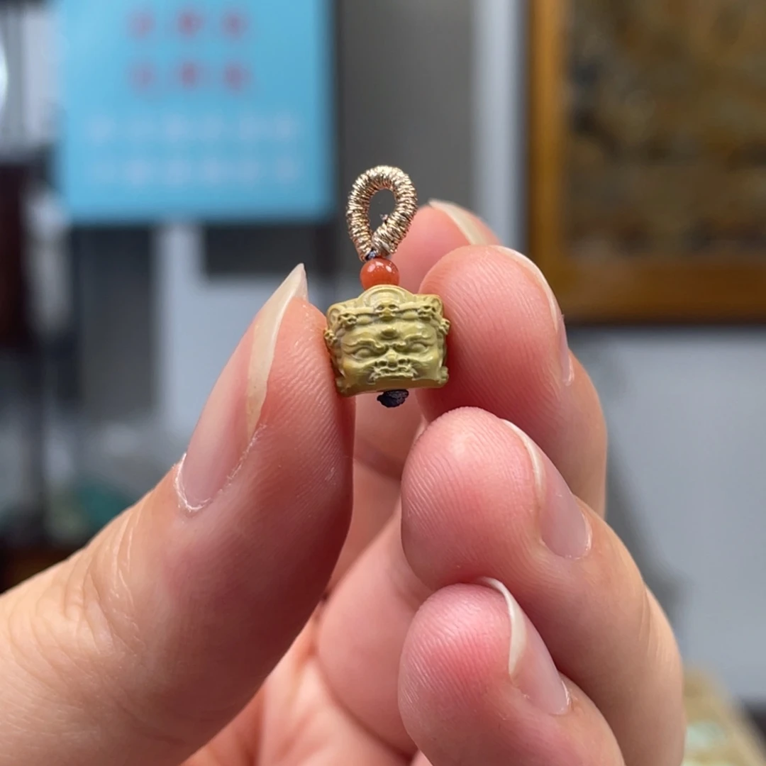 绿松石未镶嵌挂件