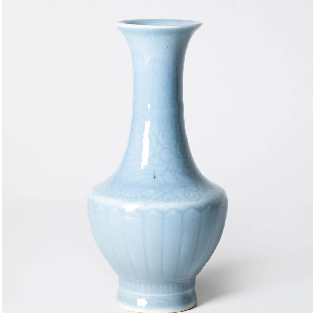 【古董】14、民国 天蓝釉暗刻花鸟莲瓣纹长颈撇口瓶