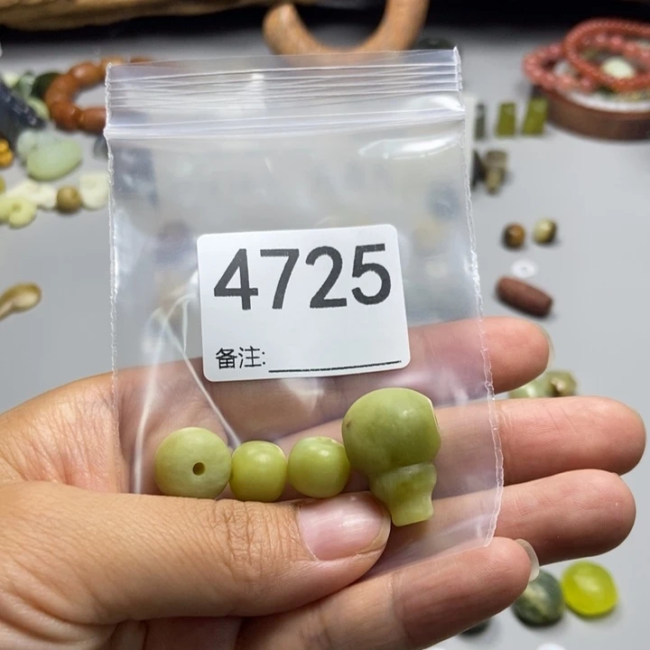 M***O未镶嵌蛇纹石玉颈饰