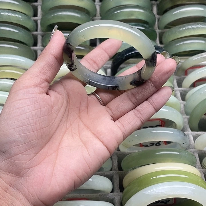 蛇纹石玉未镶嵌手镯215