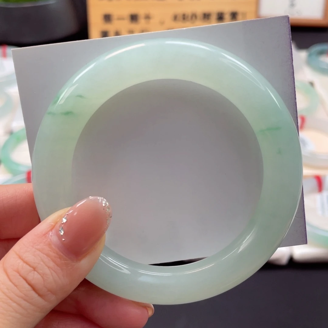 未镶嵌手镯翡翠10号芙蓉底飘绿胖圆条强推