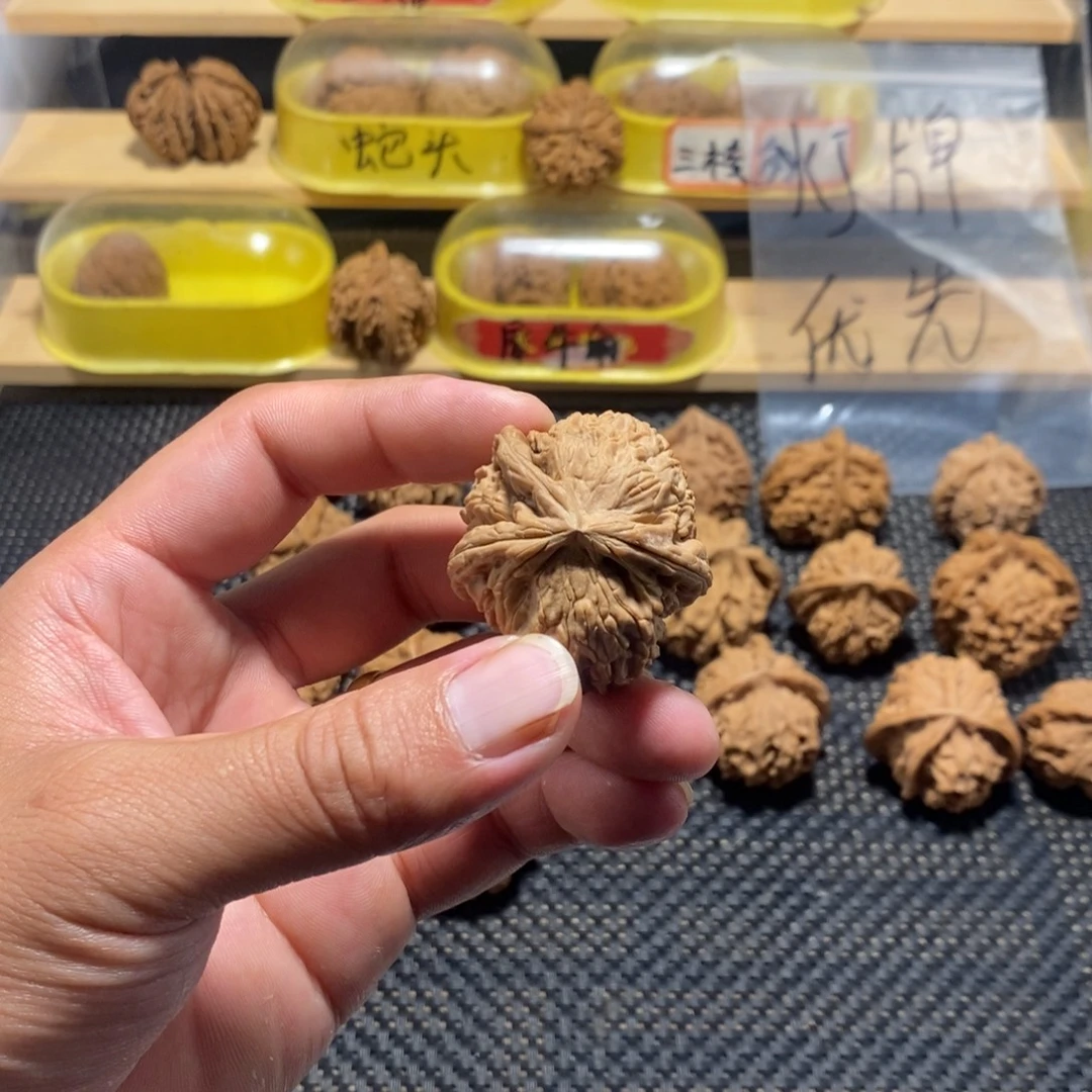 o***哥文玩核桃吊坠核桃异形