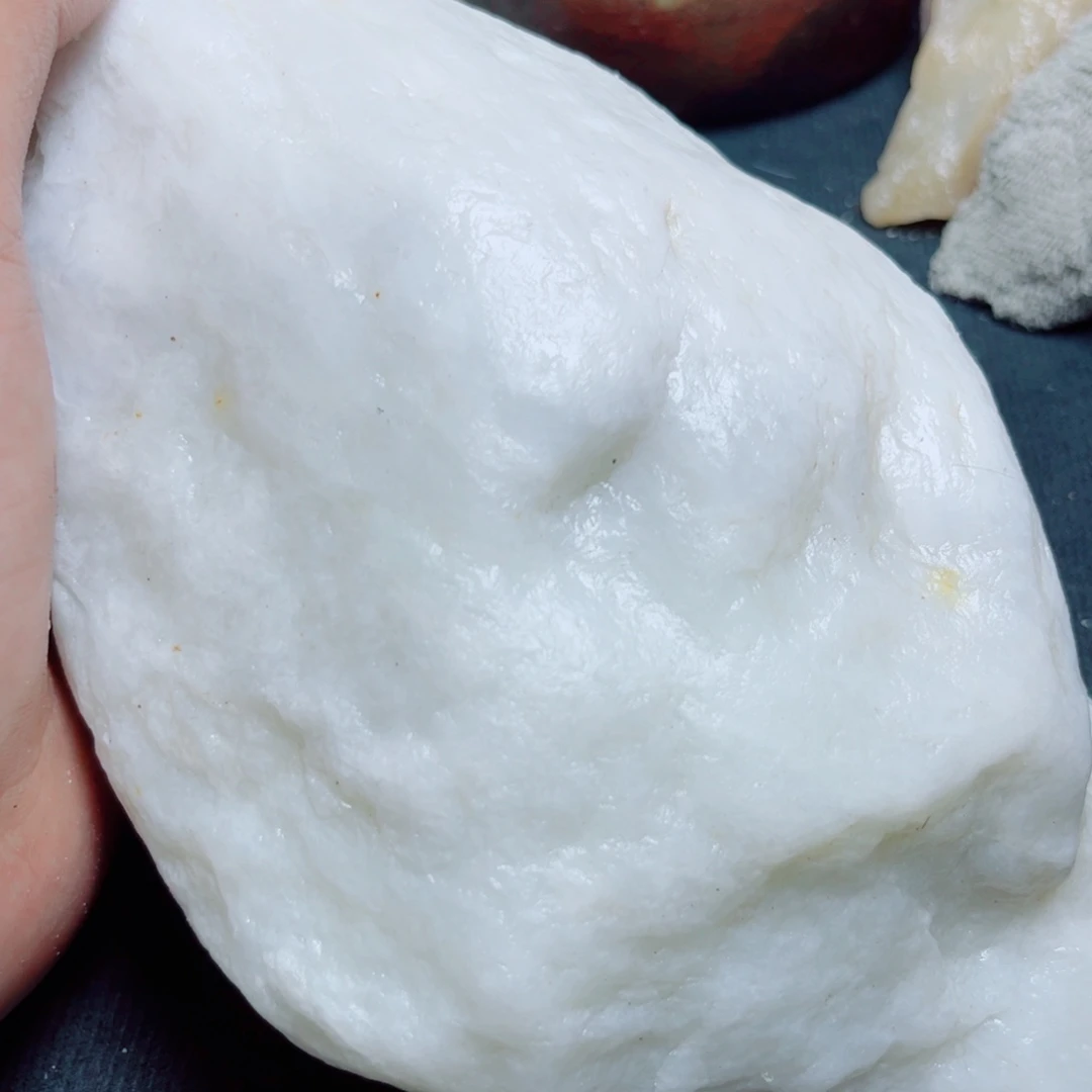 和田玉（糖玉）未镶嵌珠宝奇石