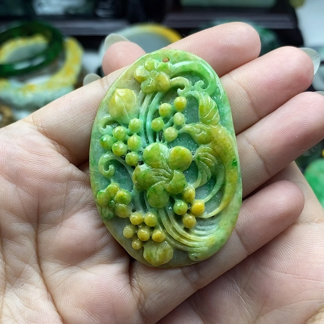 颈饰未镶嵌翡翠S****?牌子