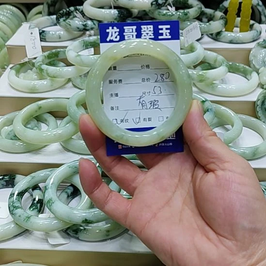 嗯***呐透闪石-蛇纹石玉未镶嵌手镯