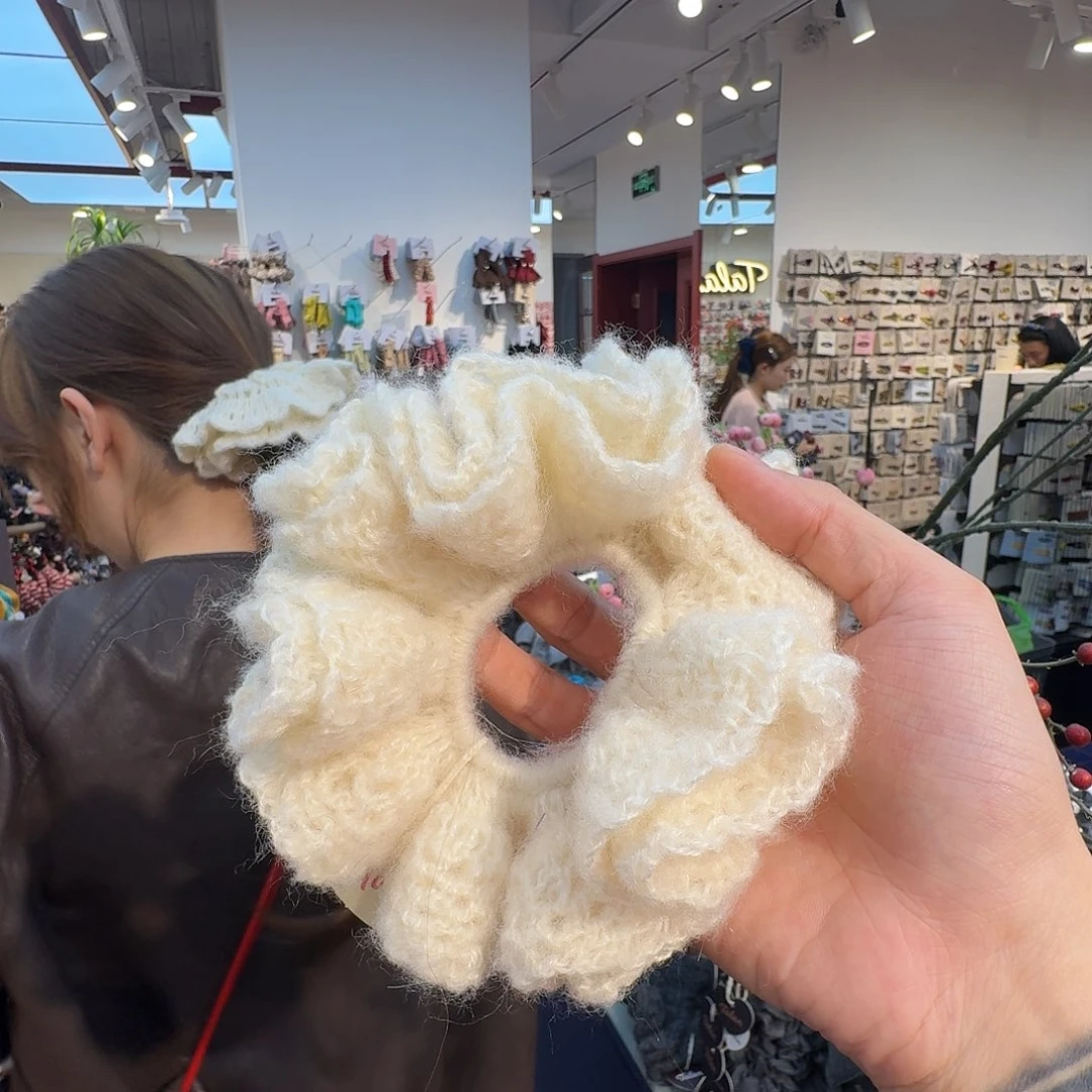 针织米白色发圈毛线哦