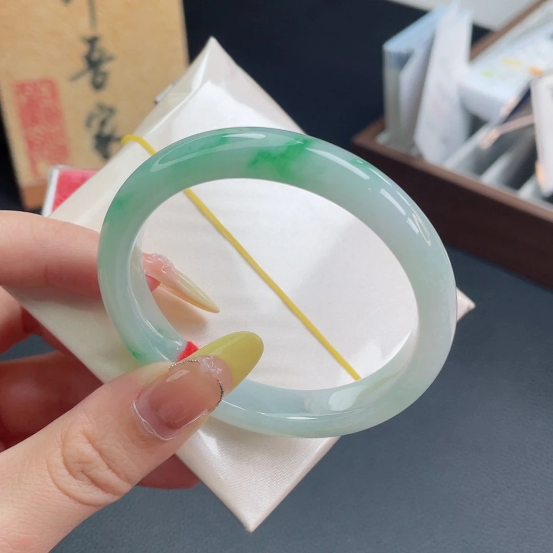 未镶嵌手镯翡翠54.9贵妃白底青 性价比高 小手捡漏必拍1号