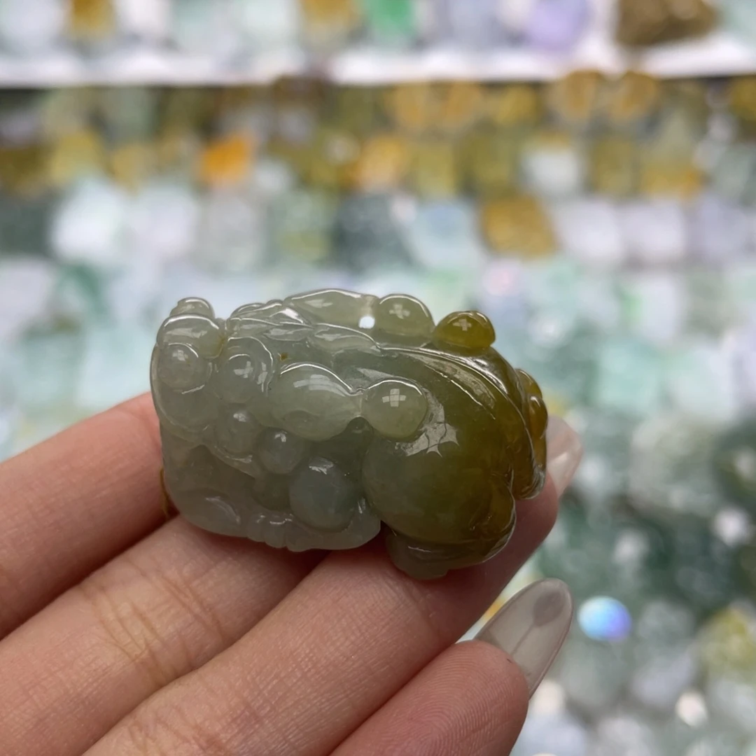 翡翠未镶嵌颈饰貔貅