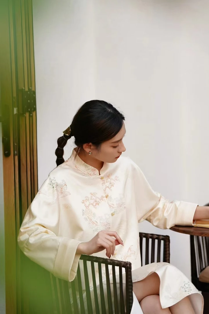 2025年流行中国风真丝外套早春新款新中式复古气质长袖上衣