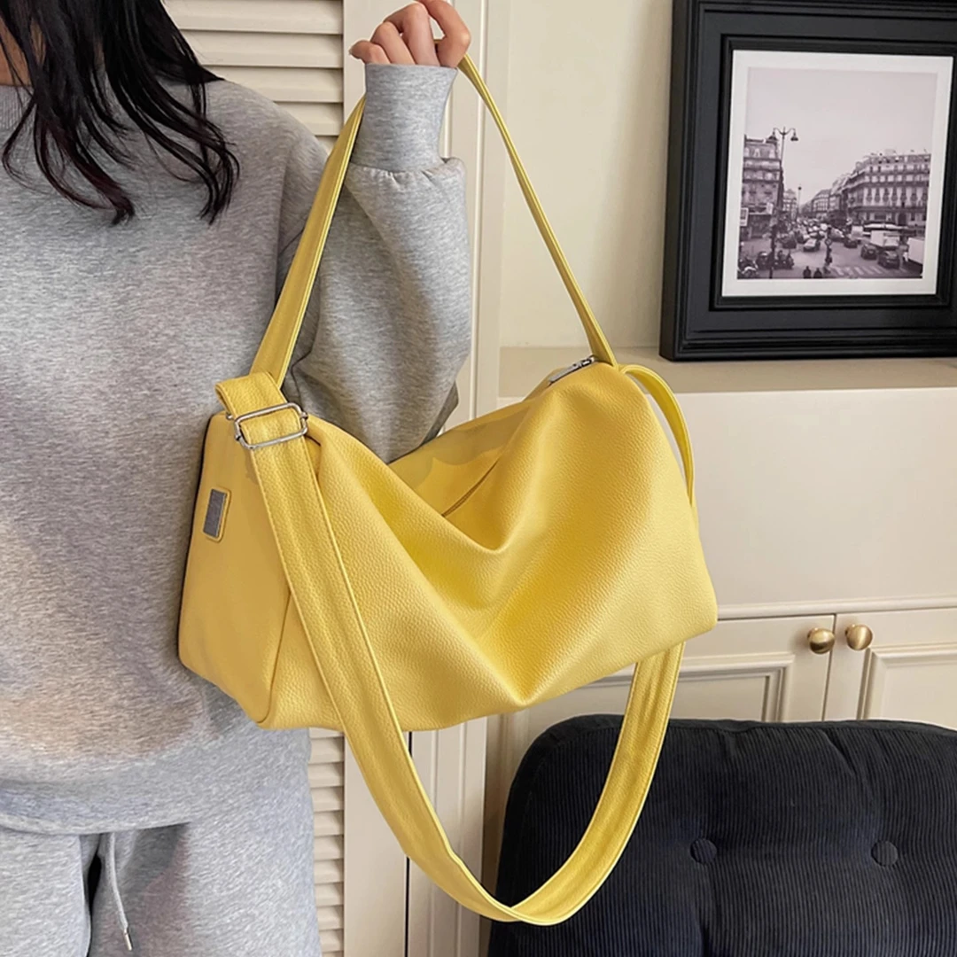 斜挎包女大容量2025新款夏天简约百搭休闲单肩包高级感通勤枕头包