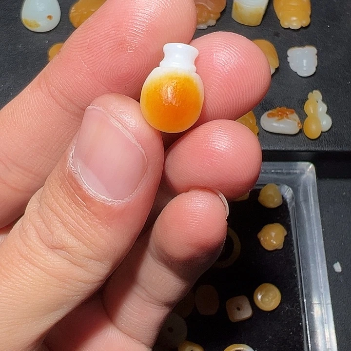 棒***棒和田玉未镶嵌颈饰