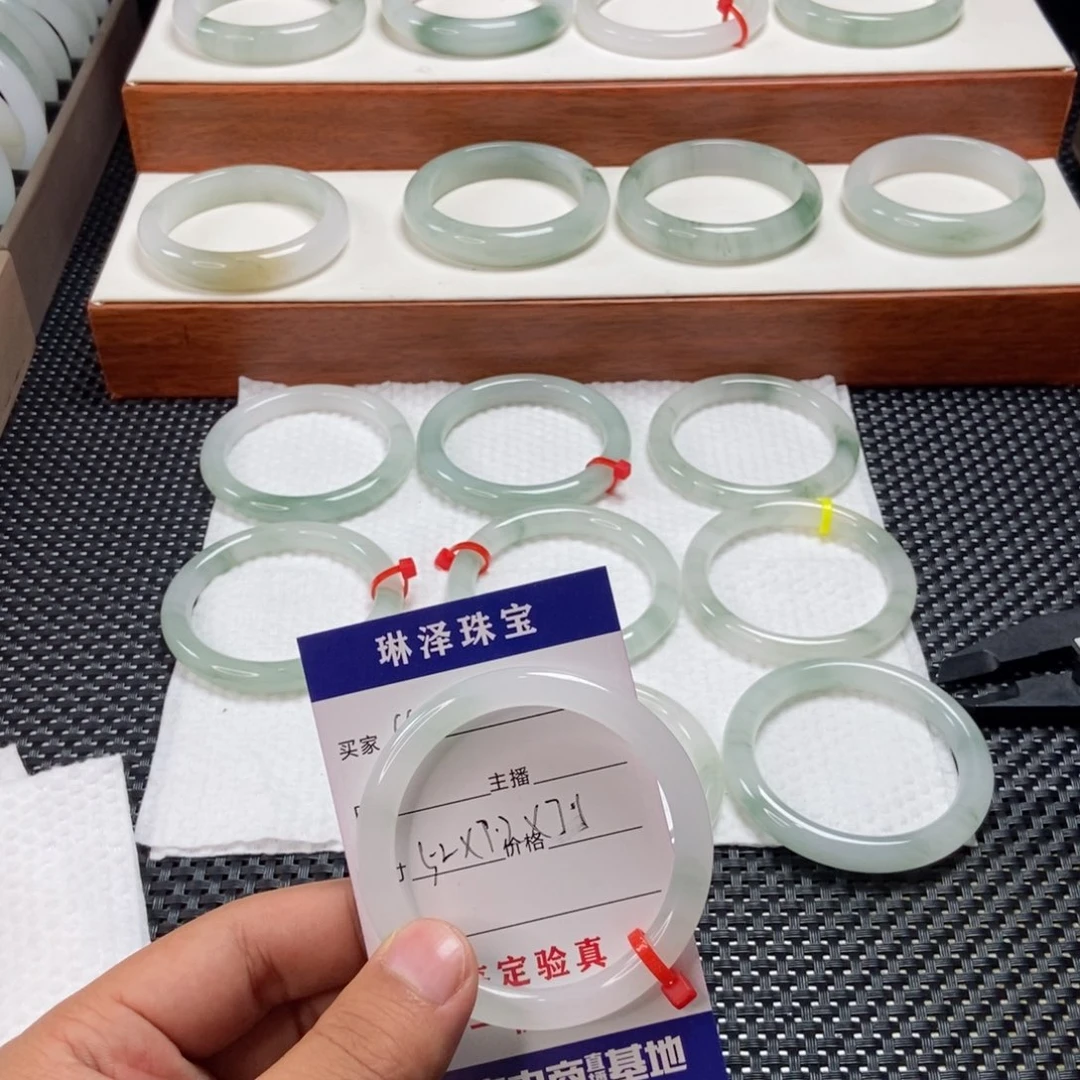 是***鸭石英质玉未镶嵌手镯4