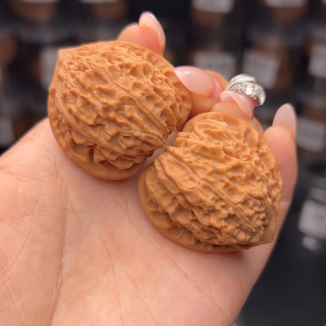 文玩核桃吊坠吱**.金牛