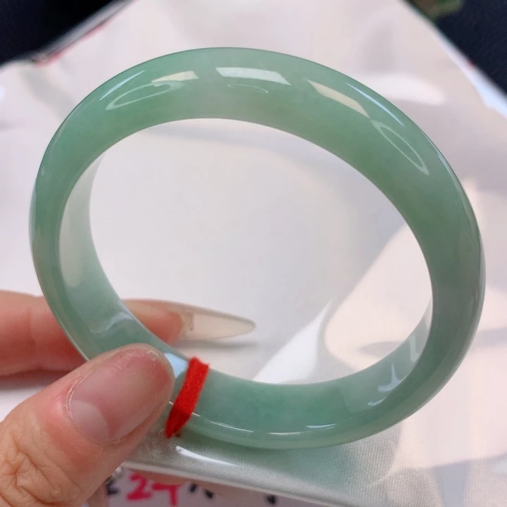 翡翠手镯未镶嵌52圈