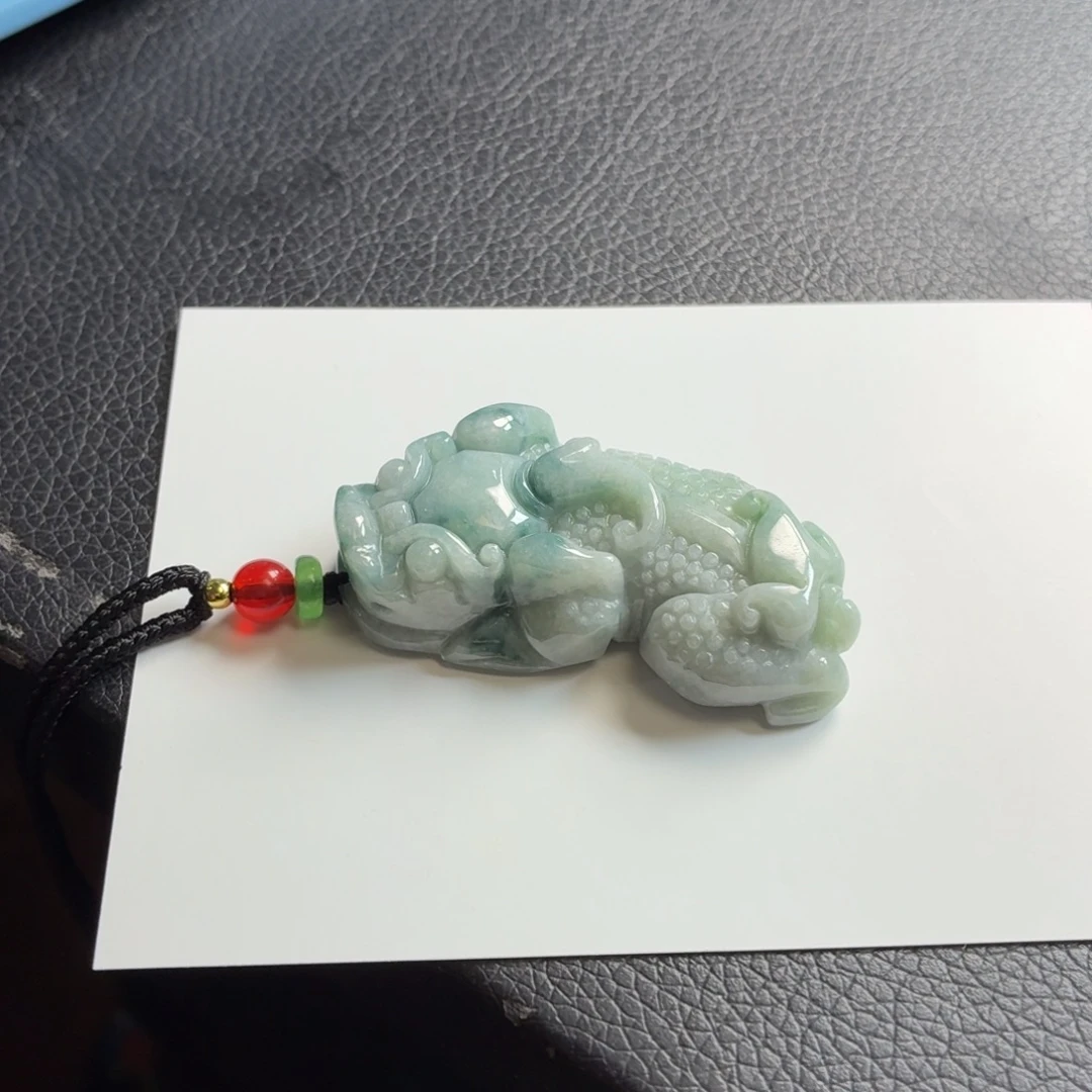 琼***颈饰未镶嵌翡翠貔貅