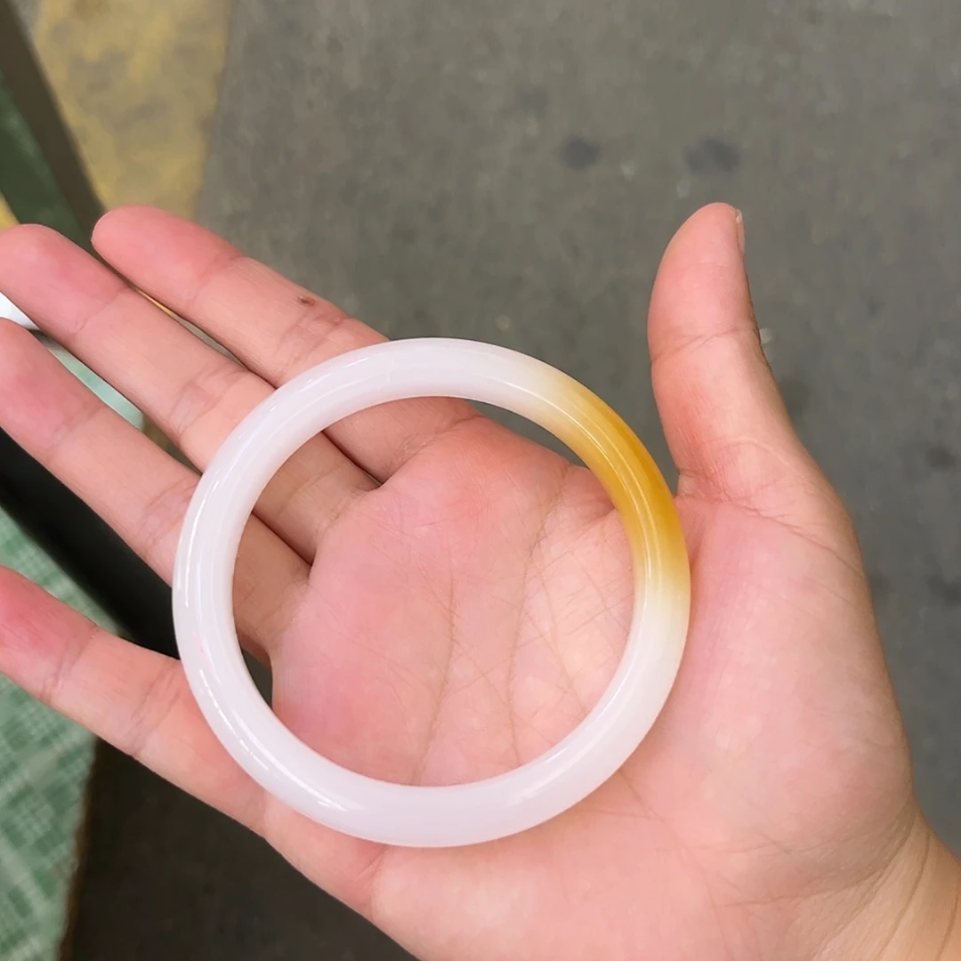 未镶嵌手镯石英质玉（天山翠）