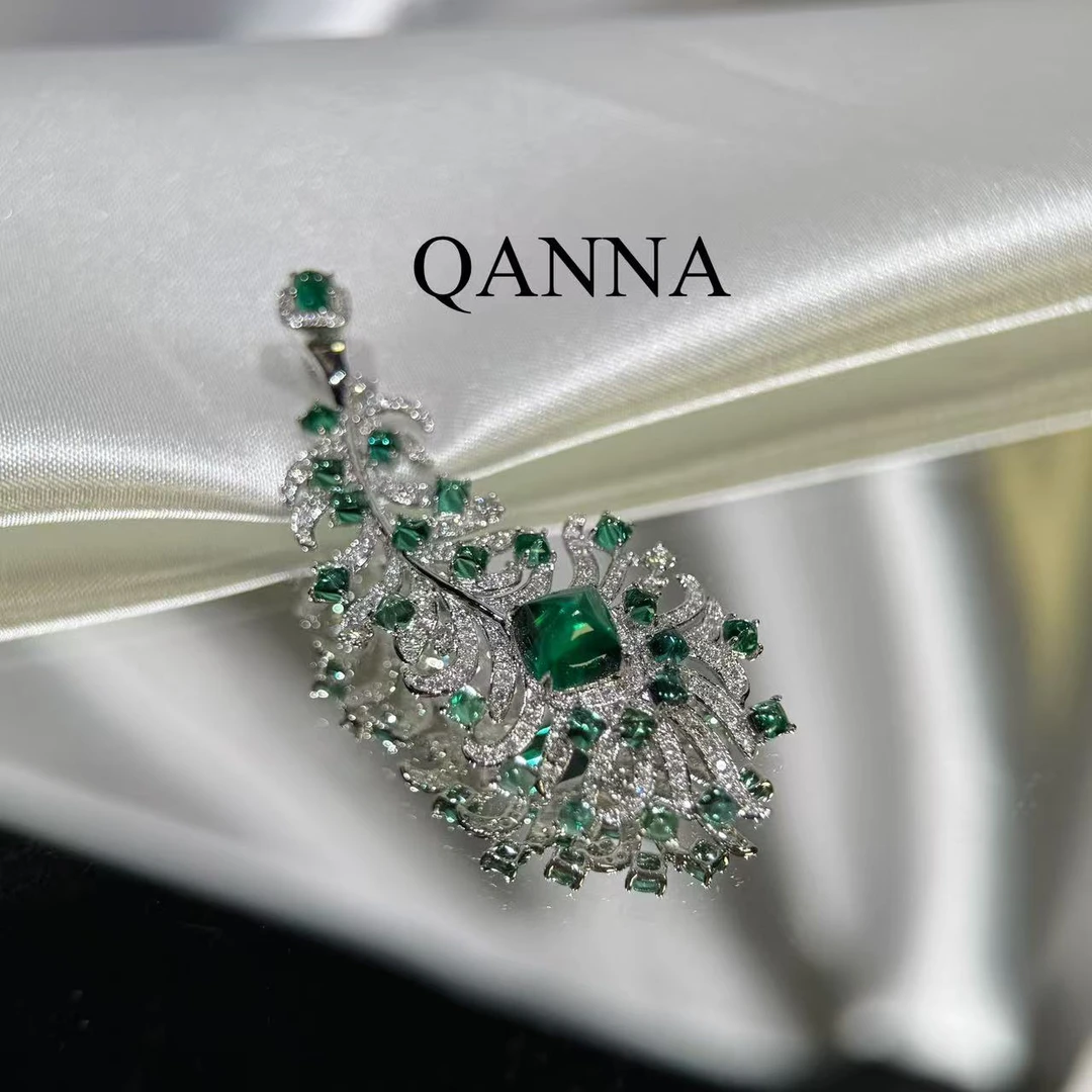 QANNA【大号孔雀绿色羽毛】【设计款】小香风灵动钻石吊坠（不含链）AY