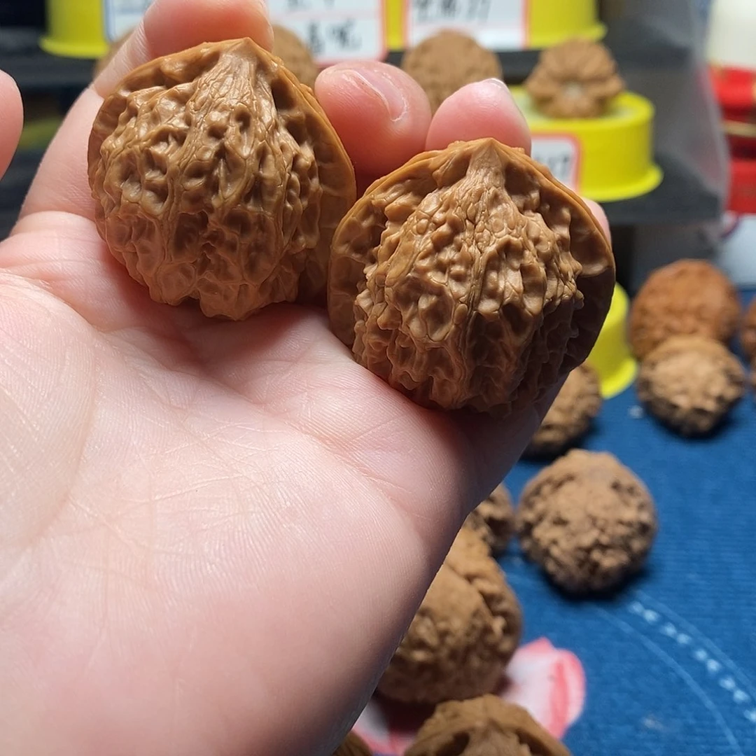 文玩核桃吊坠41金牛