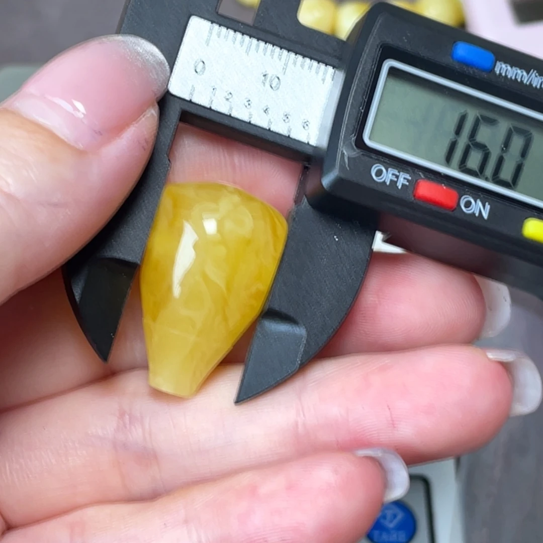 未镶嵌琥珀裸石214