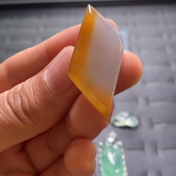 定制翡翠未镶嵌大马坎黄翡