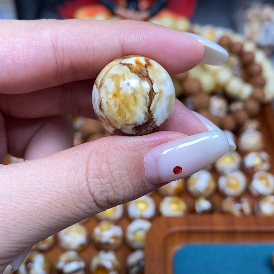 沁色蜜蜡未镶嵌圆珠