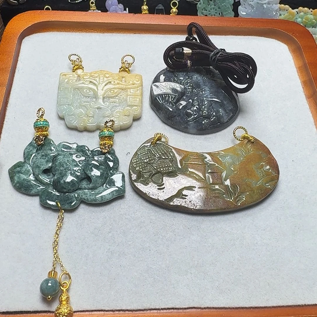 吊坠(赠链)未镶嵌翡翠