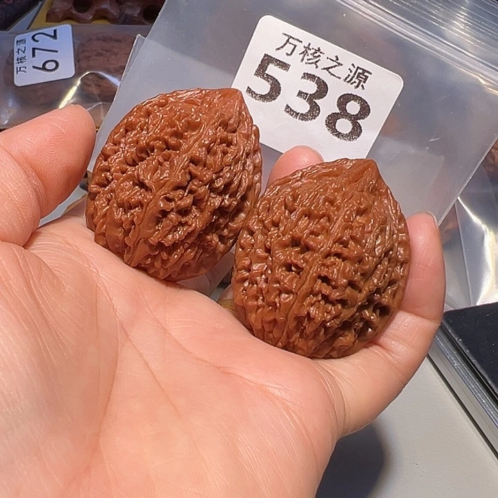 桃核吊坠38全品大蒜头，纹路细密……