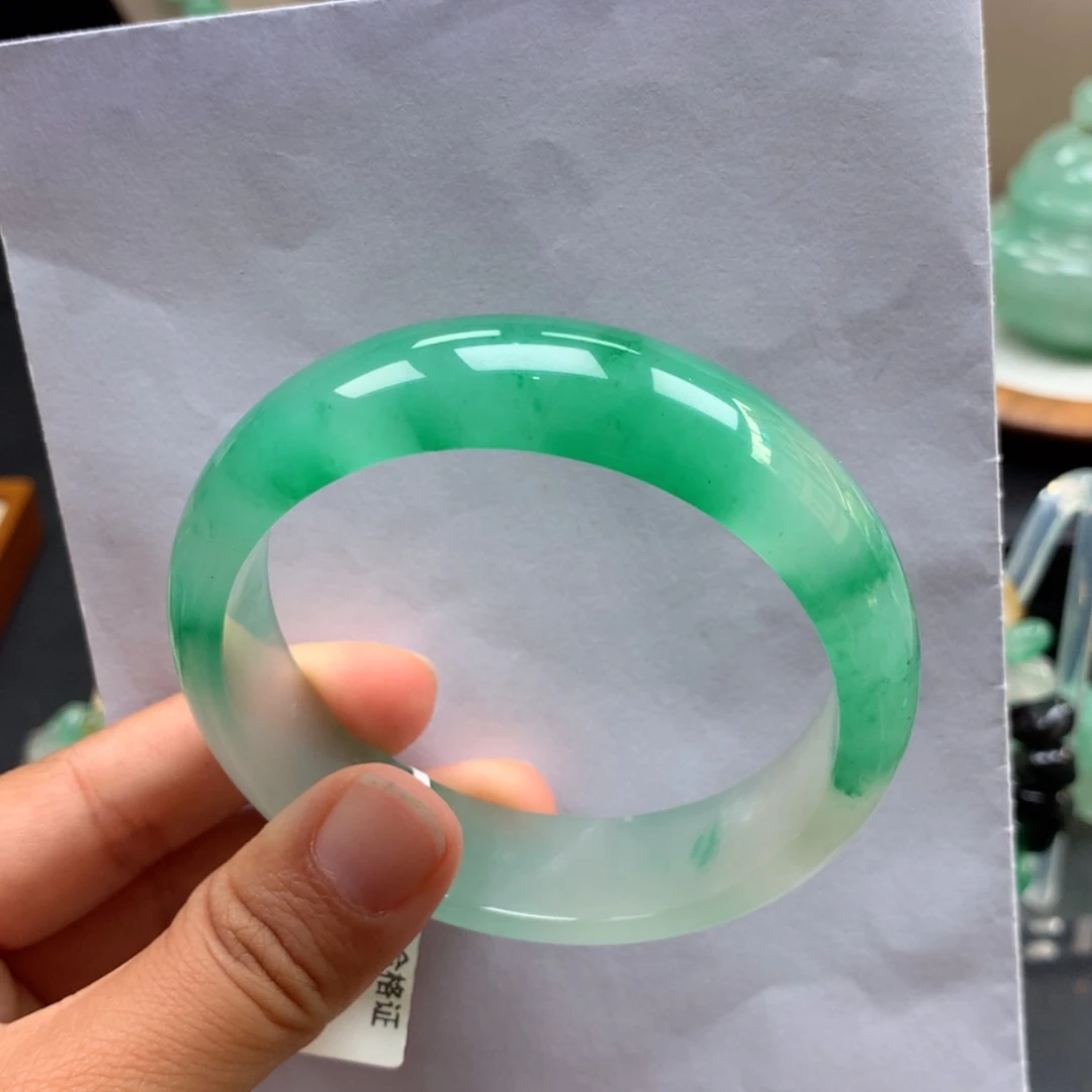 【闪购商品】未镶嵌手镯石英质玉