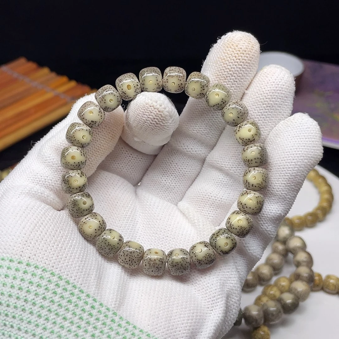 吊坠星月菩提30。9/8灰冰黄金瞳