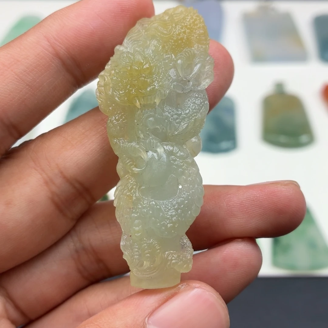 定制翡翠未镶嵌龙柱